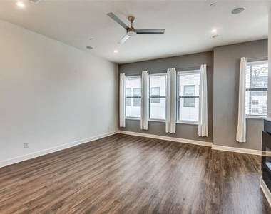 1813 Park Avenue - Photo Thumbnail 4