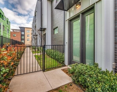 1813 Park Avenue - Photo Thumbnail 3