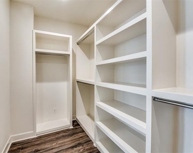 1813 Park Avenue - Photo Thumbnail 18