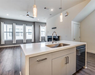 1813 Park Avenue - Photo Thumbnail 10