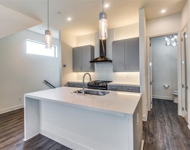 1813 Park Avenue - Photo Thumbnail 9