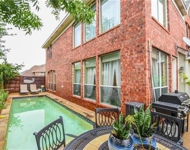 3245 Forestbrook Drive - Photo Thumbnail 4