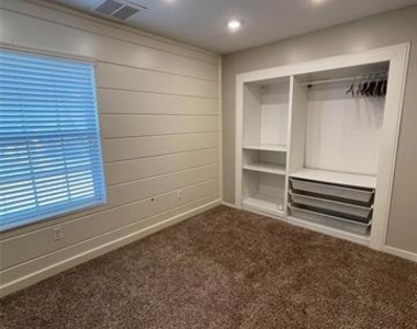 2917 Roxboro Road - Photo Thumbnail 16