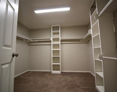 2309 Wesley Street - Photo Thumbnail 12