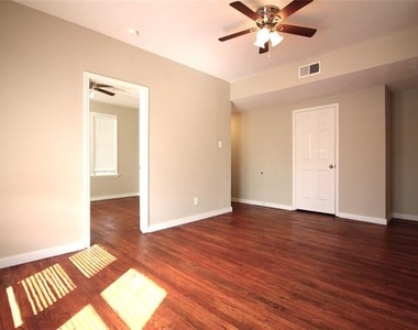2309 Wesley Street - Photo Thumbnail 9