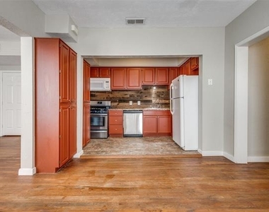 2309 Wesley Street - Photo Thumbnail 4