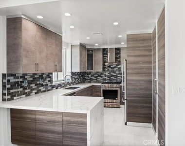 1424 N Crescent Heights Boulevard - Photo Thumbnail 11