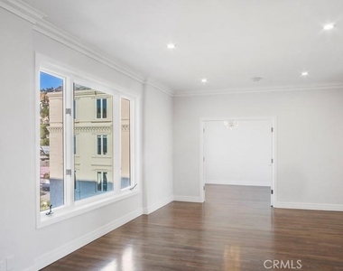 1424 N Crescent Heights Boulevard - Photo Thumbnail 3