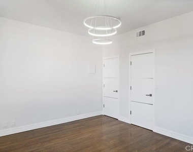 1424 N Crescent Heights Boulevard - Photo Thumbnail 24