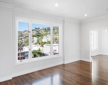 1424 N Crescent Heights Boulevard - Photo Thumbnail 7