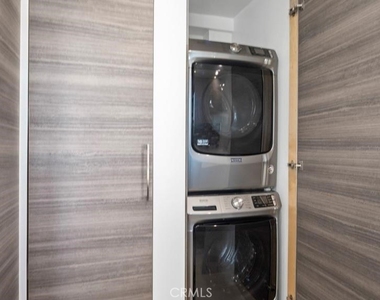 1424 N Crescent Heights Boulevard - Photo Thumbnail 28