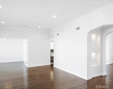1424 N Crescent Heights Boulevard - Photo Thumbnail 2