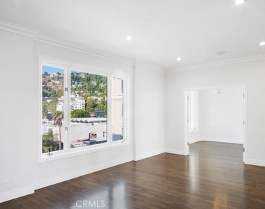 1424 N Crescent Heights Boulevard - Photo Thumbnail 4