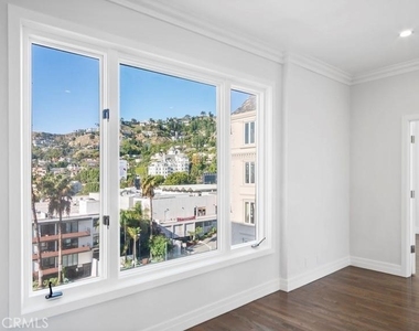 1424 N Crescent Heights Boulevard - Photo Thumbnail 25