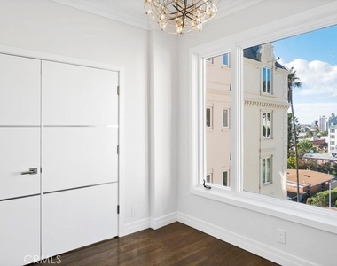 1424 N Crescent Heights Boulevard - Photo Thumbnail 17
