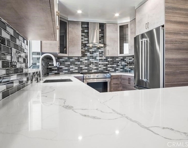 1424 N Crescent Heights Boulevard - Photo Thumbnail 13
