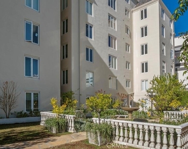 1424 N Crescent Heights Boulevard - Photo Thumbnail 30