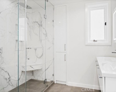 1424 N Crescent Heights Boulevard - Photo Thumbnail 18
