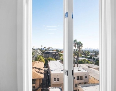 1424 N Crescent Heights Boulevard - Photo Thumbnail 23
