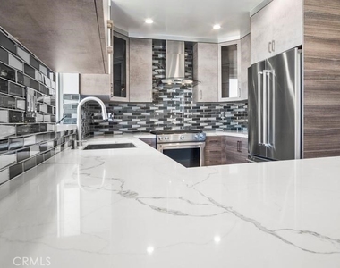 1424 N Crescent Heights Boulevard - Photo Thumbnail 12