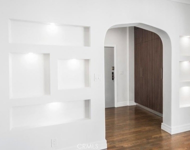 1424 N Crescent Heights Boulevard - Photo Thumbnail 8
