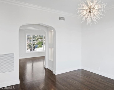 1424 N Crescent Heights Boulevard - Photo Thumbnail 14
