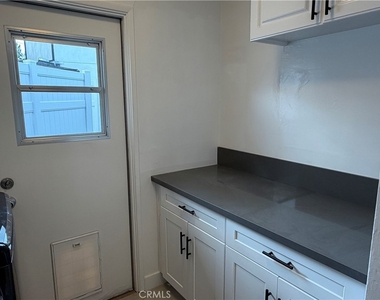 19216 Calvert Street - Photo Thumbnail 11