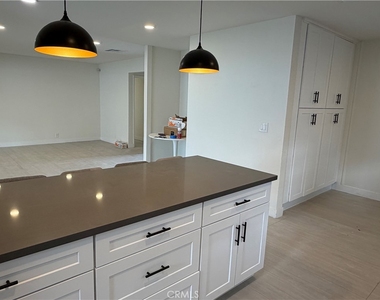 19216 Calvert Street - Photo Thumbnail 6