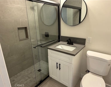 19216 Calvert Street - Photo Thumbnail 15