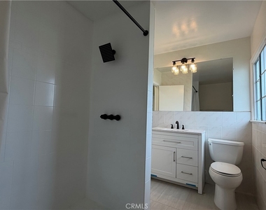 19216 Calvert Street - Photo Thumbnail 20