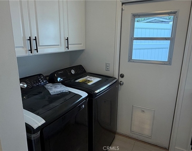 19216 Calvert Street - Photo Thumbnail 10