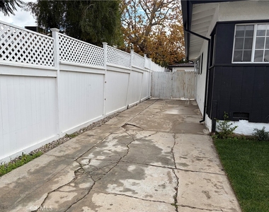 19216 Calvert Street - Photo Thumbnail 28