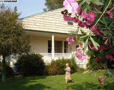 627 Rose Avenue - Photo Thumbnail 13