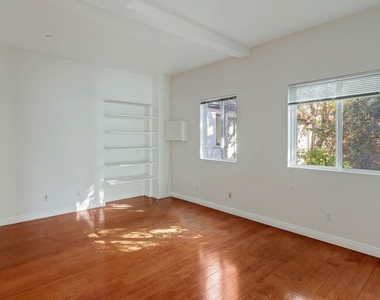 1411 Cloverfield Boulevard - Photo Thumbnail 10