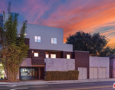 1411 Cloverfield Boulevard - Photo Thumbnail 17