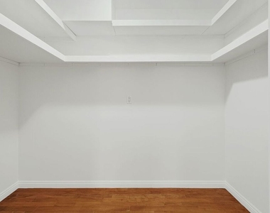 1411 Cloverfield Boulevard - Photo Thumbnail 7