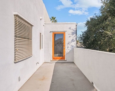1411 Cloverfield Boulevard - Photo Thumbnail 16