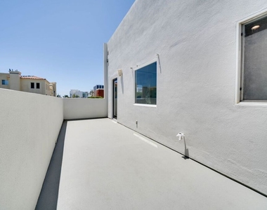 1411 Cloverfield Boulevard - Photo Thumbnail 15