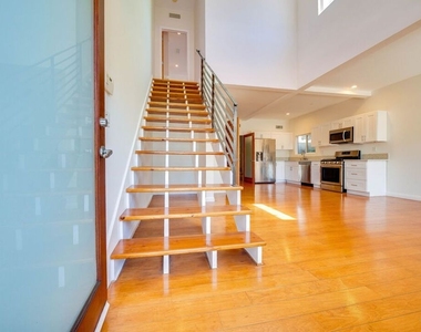 1411 Cloverfield Boulevard - Photo Thumbnail 5