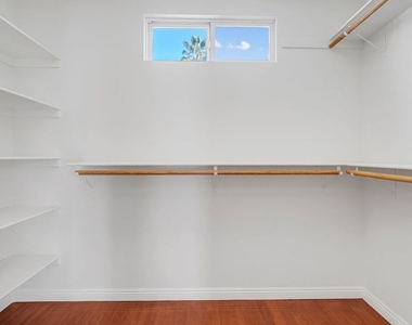 1411 Cloverfield Boulevard - Photo Thumbnail 12