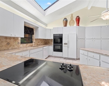 1330 Shorewinds Lane - Photo Thumbnail 10