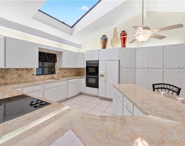 1330 Shorewinds Lane - Photo Thumbnail 7
