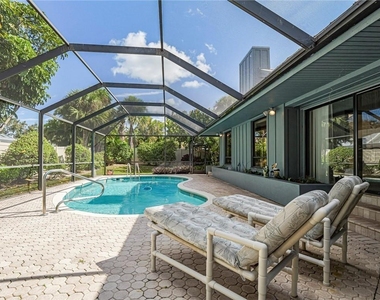 1330 Shorewinds Lane - Photo Thumbnail 4