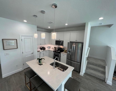 562 Parsons Way - Photo Thumbnail 3