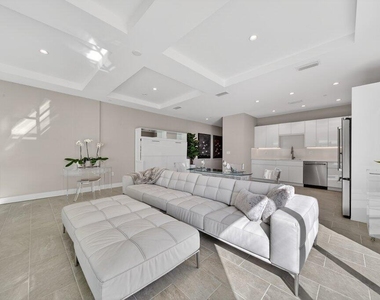 41 Sw Seminole Street - Photo Thumbnail 3