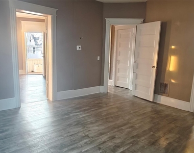 27 Franklin Street - Photo Thumbnail 6