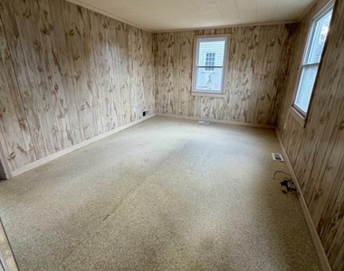 4023 Woodland Drive - Photo Thumbnail 2