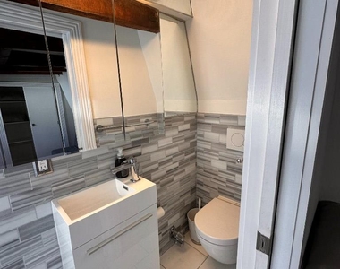 East 75th Street, Unit 5B - Photo Thumbnail 6