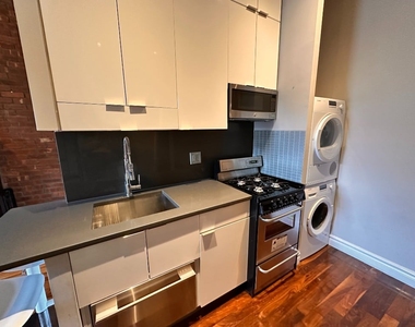 East 75th Street, Unit 5B - Photo Thumbnail 5
