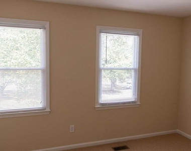 1 Forest Glen Drive - Photo Thumbnail 11